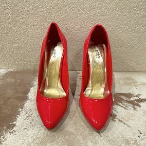 Dark pink heels with comfort insert insoles included! Size 7.5. Y Not brand.